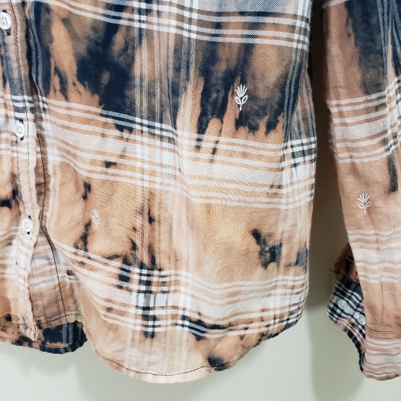 Orvis floral embroidered bleach dip dyed flannel shirt - Picture 5 of 10